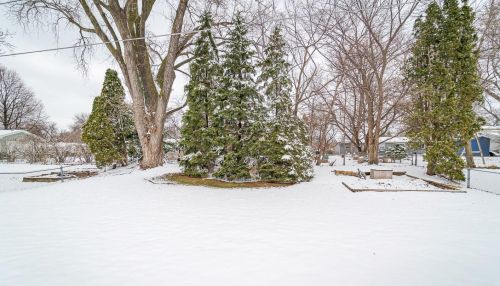 2093 Emerald Ln, Saint Paul MN 55122-2810 exterior