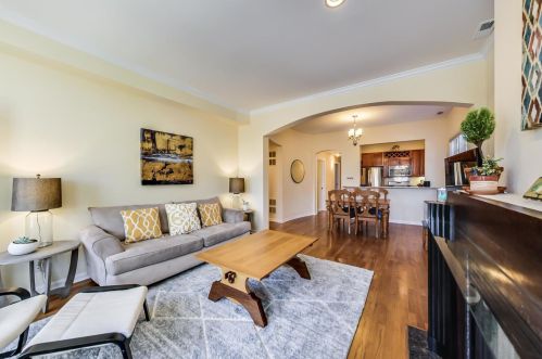 4920 Janssen Ave, Chicago, IL 60640-3517