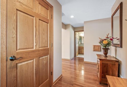 112031 Warner Cir, Chaska, MN 55318-1437