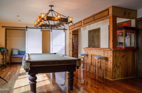 4206 Lk Frst Dr, Kalamazoo MI 49008-3309 exterior