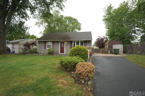 4 Piedmont Rd, Edison, NJ 08817-4111