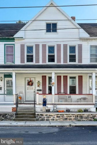 22 Middle St, Hanover, PA 17331-3133