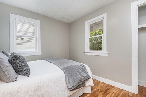 1928 Stafford Ave, Grand Rapids MI 49507-2353 exterior