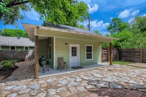 3901 Becker Ave, Austin TX 78751-5209 exterior