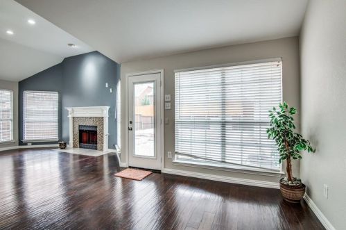 9311 Vista Cir, Irving TX  75063-5063 exterior