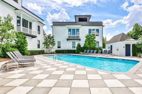 529 Bismark Rd, Atlanta GA 30324 exterior