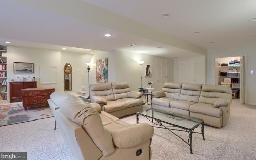 31 Lewiston Cir, Lancaster PA 17601-4883 exterior