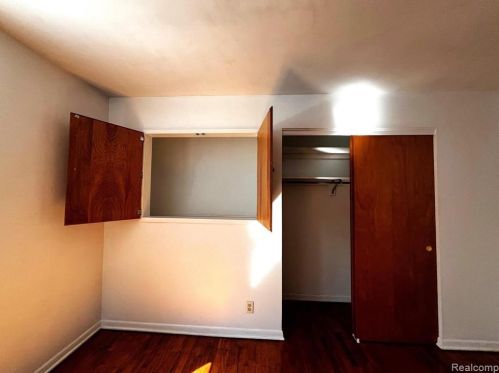 5204 Park Lake Rd, East Lansing MI 48823-3800 exterior