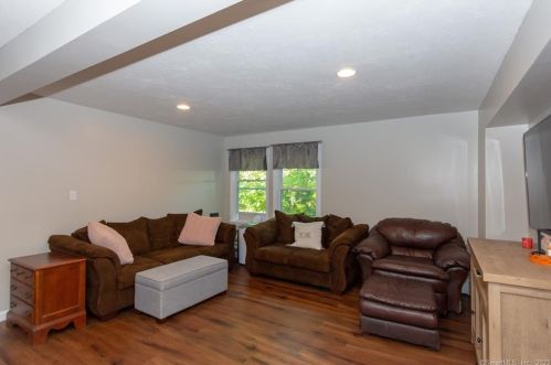 1414 Hartford Pike, Killingly CT 06241-1533 exterior