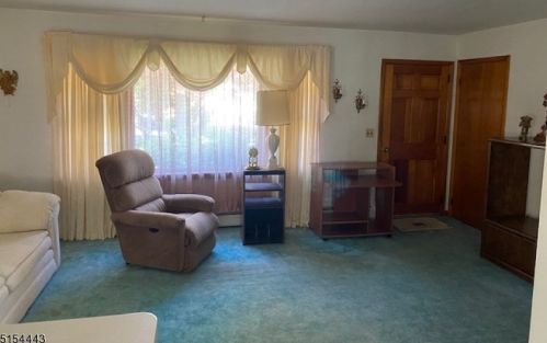 26 Birch Ave, West Milford Lakes, NJ 07480-2394