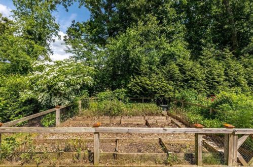 15 Indian Hl Rd, Farmington CT 06032-2816 exterior