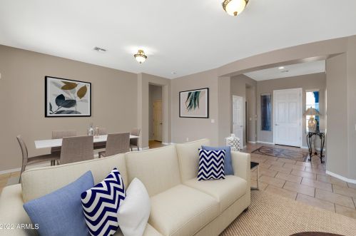 43715 48th Ln, Phoenix, AZ 85087-3084