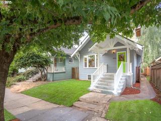 1915 38 Ave, Portland OR  97214-5252 exterior