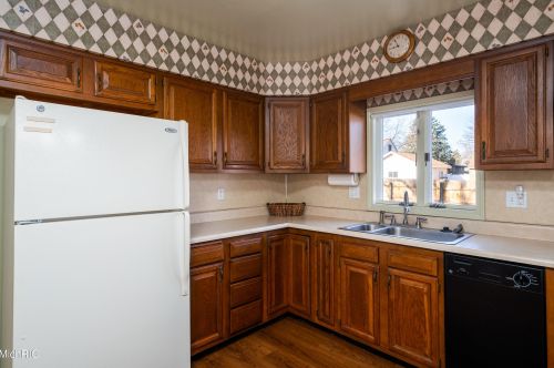 1423 Parkhurst Ave, Grand Rapids MI 49504-2646 exterior