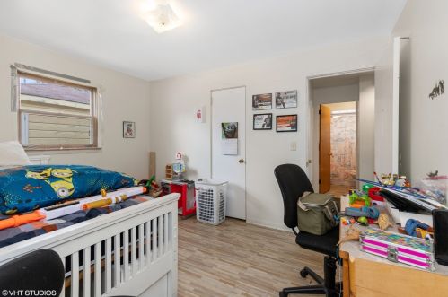 714 Ave, Waukegan IL 60085-3950 exterior