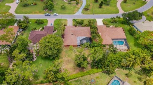 1947 Empress Ct, Naples FL 34110-8141 exterior