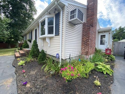 83 Colonial Dr, Taunton MA 02780-3801 exterior