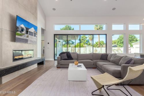 3118 42nd St, Phoenix AZ  85018-6418 exterior