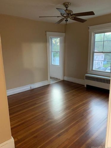 40 Clinton St, Manchester CT 06040-5451 exterior