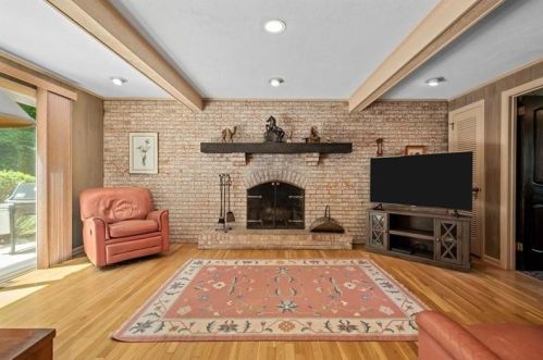 2006 Garrick Dr, Pittsburgh PA 15235-5034 exterior