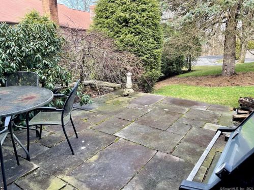 8 Lambert Cmn, Wilton CT 06897-4535 exterior