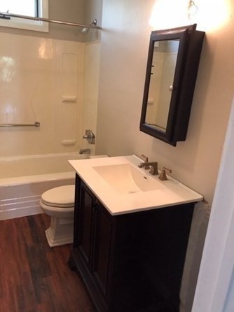 4 Maxwell Ct, Worcester MA 01607-1016 exterior