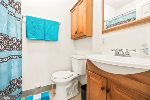 2014 10 St, Washington DC 20002-6214 exterior