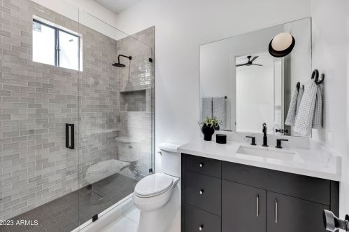 2053 37 Pl, Phoenix AZ 85050-8309 exterior