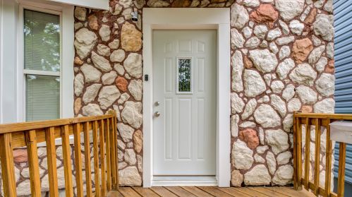 2034 70th St, Chicago, IL 60649-1523