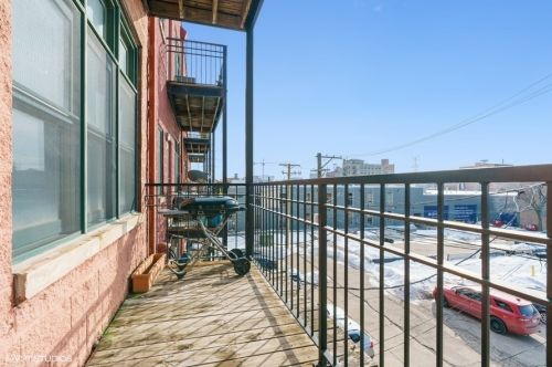 426 Noble St, Chicago IL  60642-6628 exterior