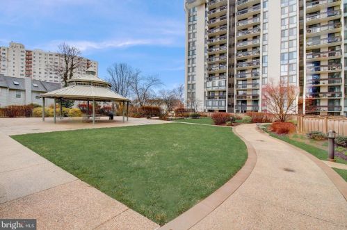 5300 Holmes Run Pkwy, Alexandria VA  22304-2834 exterior