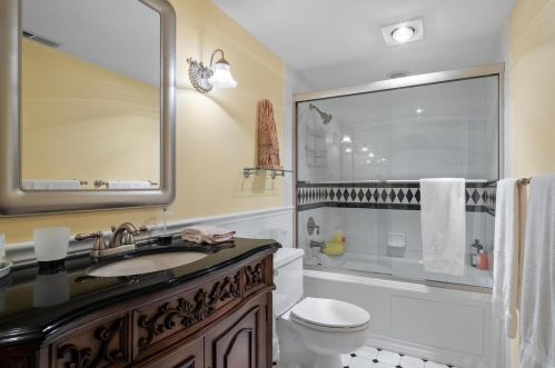 13592 Royal Glen Dr, Saint Louis MO 63131-1029 exterior