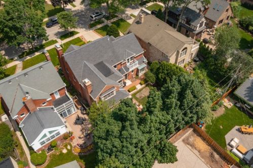 523 Carlisle Ave, Milwaukee WI 53217-4831 exterior