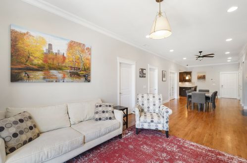 4927 Damen Ave, Chicago, IL 60625-6977