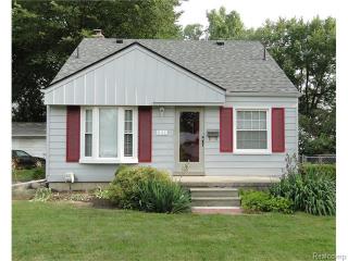 501 Hendrickson Blvd, Clawson MI  48017-1693 exterior