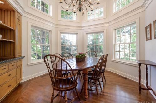 42 Drum Hl Rd, Wilton CT 06897-2412 exterior