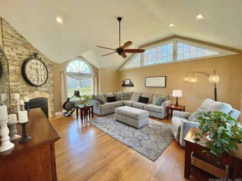 27 Patrick Dr, Seymour CT 06483-2372 exterior