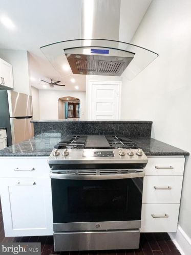 4924 9th St, Philadelphia PA  19141-3926 exterior