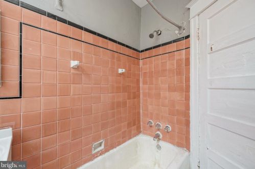 2513 American St, Philadelphia PA 19140-5724 exterior