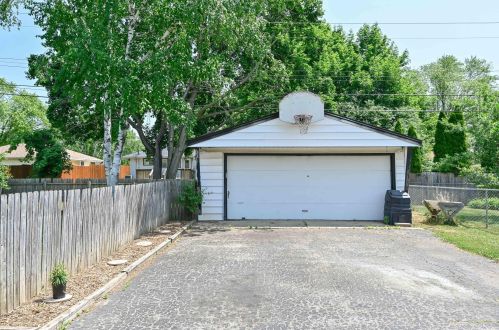 8224 52, Milwaukee WI 53223-3517 exterior