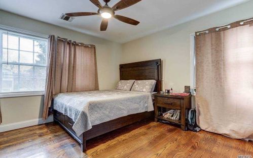 24 Vondran St, Huntington Station NY 11746-2548 exterior