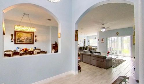 898 Curtis St, Fort Pierce FL 34983-1935 exterior