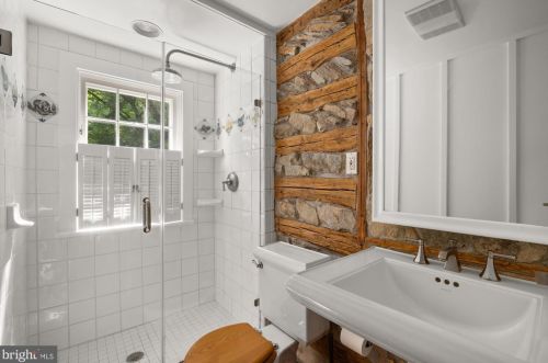 8526 Georgetown Pike, Mc Lean VA 22102-1206 exterior