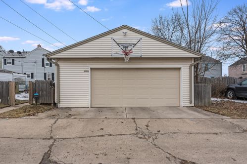 3220 21 St, Milwaukee WI 53215-4403 exterior