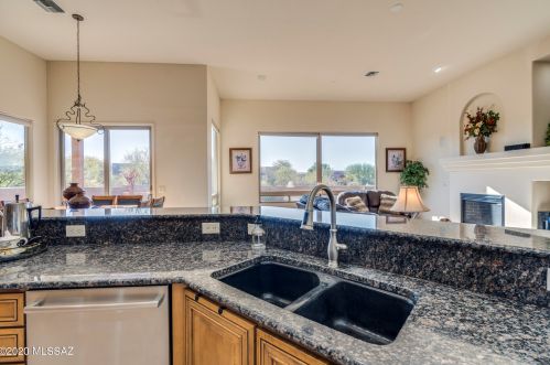 976 Josephine Saddle Pl, Green Valley AZ 85614-6302 exterior