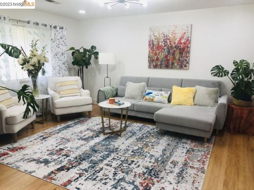 1210 Bentley St, Concord CA 94518-3814 exterior