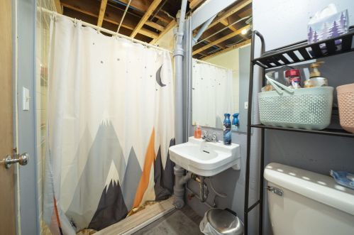 15 Westmont Dr, Grand Rapids MI 49504-6031 exterior