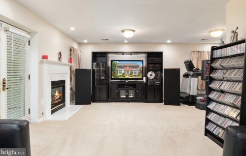 6378 Alderman Dr, Alexandria VA 22315-3731 exterior