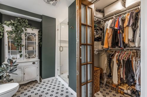 5109 Holmes St, Pittsburgh PA 15201-2433 exterior