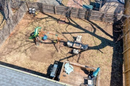 77 Laurence St, Springfield, MA 01104-2609